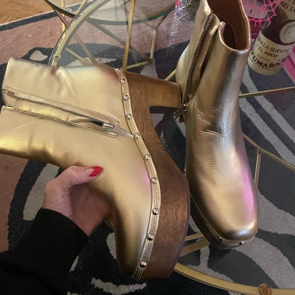 NWOT Gold Ariana Bohling boots 👑 - Picture 3 of 4